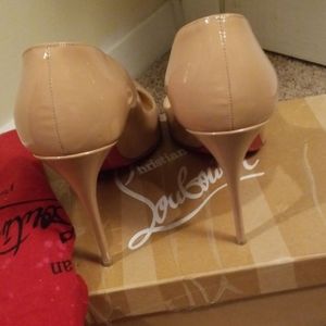 LV size 42. Selling price $650.